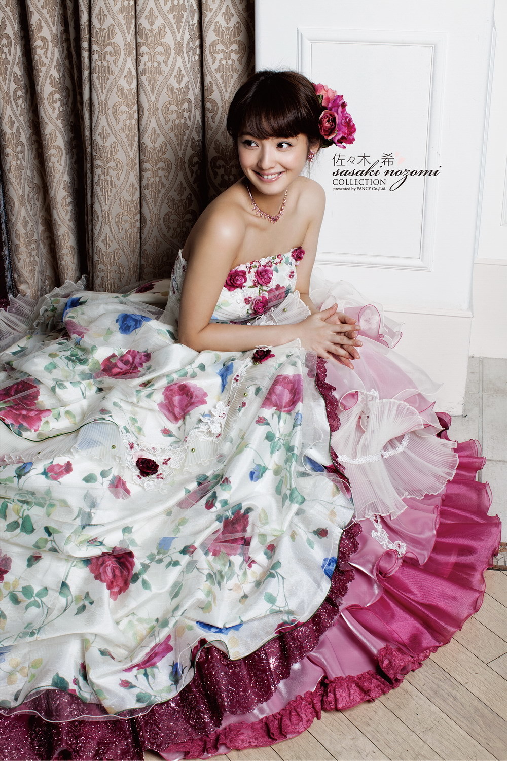 佐々木希　２０１７　薔薇の花柄　ドレス