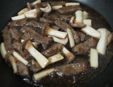 牛肉とスナップエンドウの七味照り焼き　調理⑤