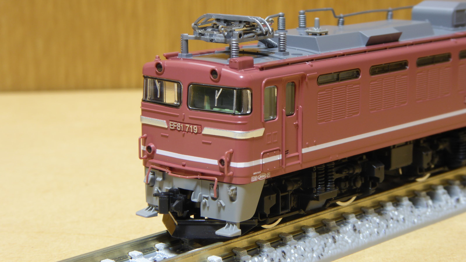 TOMIX EF81-600（JR貨物更新車） 入線 | 気軽にNゲージ＠鉄道模型を楽しむ