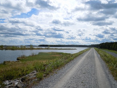 湖畔の歩道