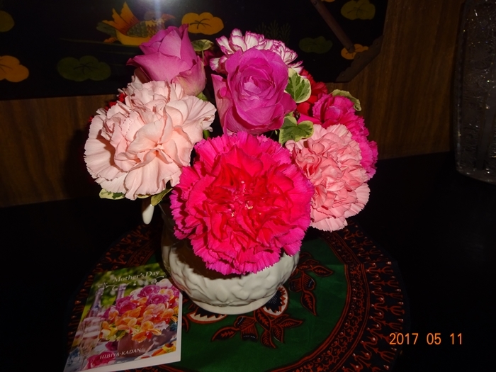 母の日のお花とカード2
