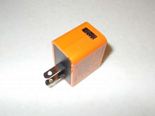 パナソニック スマートフォン対応 USB 出力 AC アダプター QE-AP108-D USB-AC アダプター本体、USB 端子側
