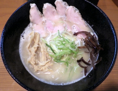 麺屋 一刃 鶏白湯 塩ラーメン 鶏レア・細麺