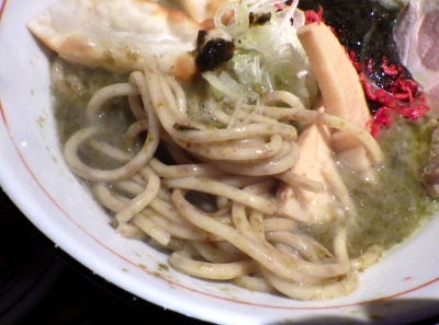 麺と心 7 海苔白湯ラー麺 ～味変わさび別添え～（麺のアップ）