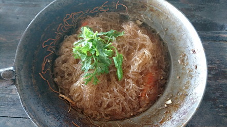 Shrimp potted with vermicelli (Kung Oob Voonsen)