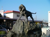 JR新町駅　ライオンの噴水彫刻