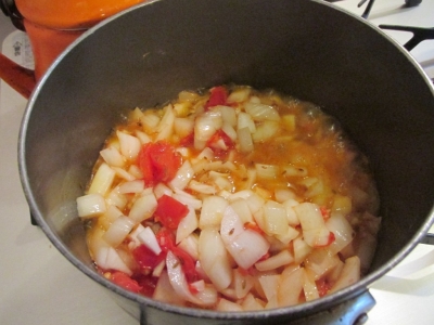 トマトを入れて炒める１