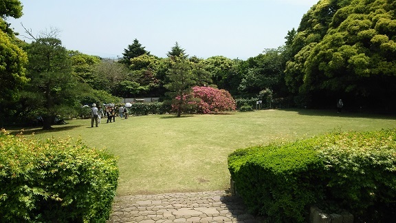 文学館の庭