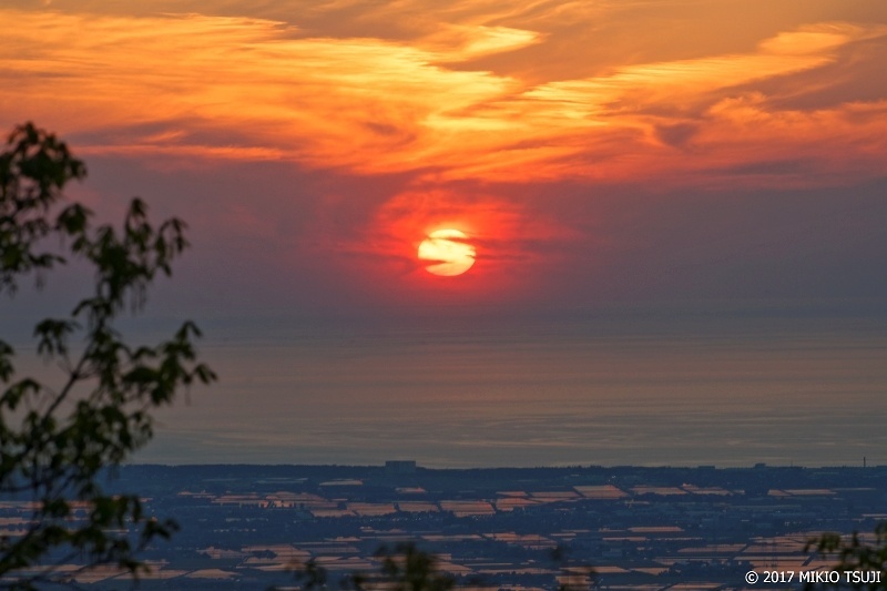絶景探しの旅 - 0215 真っ赤に燃える日本海の夕日 （獅子吼高原 林道/石川県 白山市）