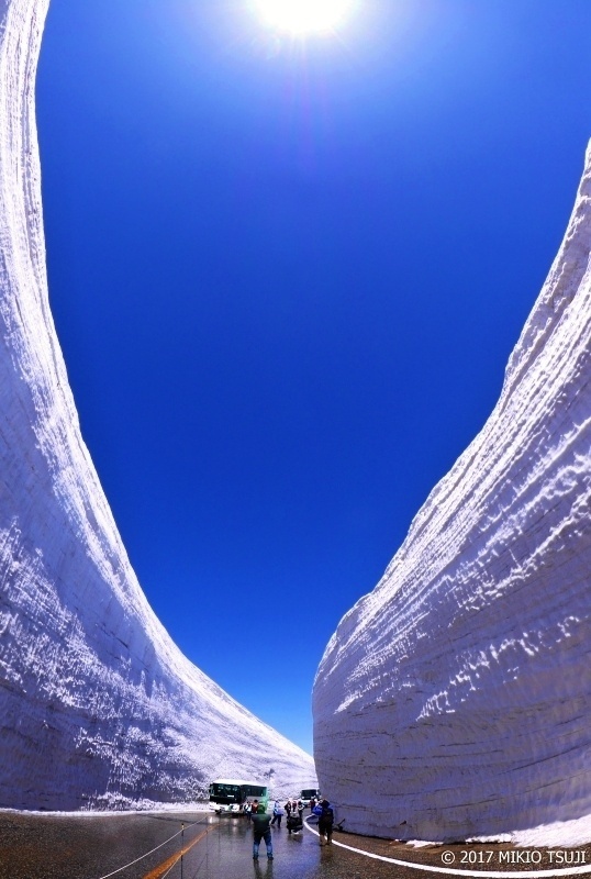 絶景探しの旅 - 0232 16mの雪の壁 「雪の大谷」 （立山黒部アルペンルート富山県 立山町）