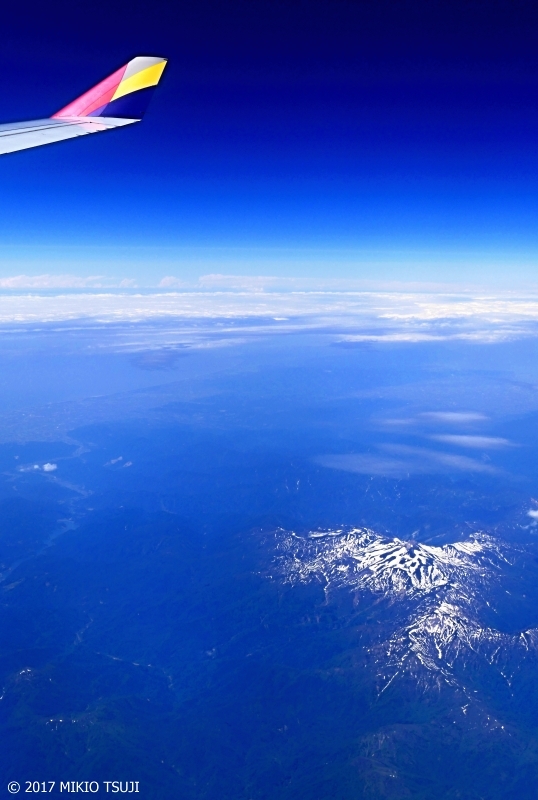 絶景探しの旅 − 0259  梅雨の晴れ間を飛ぶ 空からの白山 （岐阜県上空から）